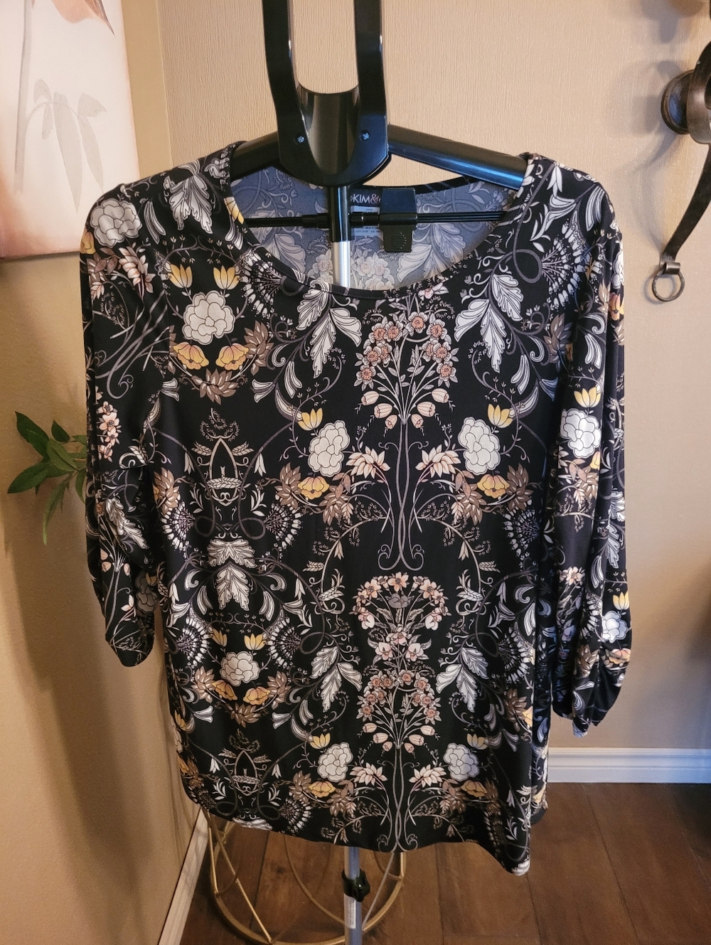 KIM & CO  Plus Floral Women's Top